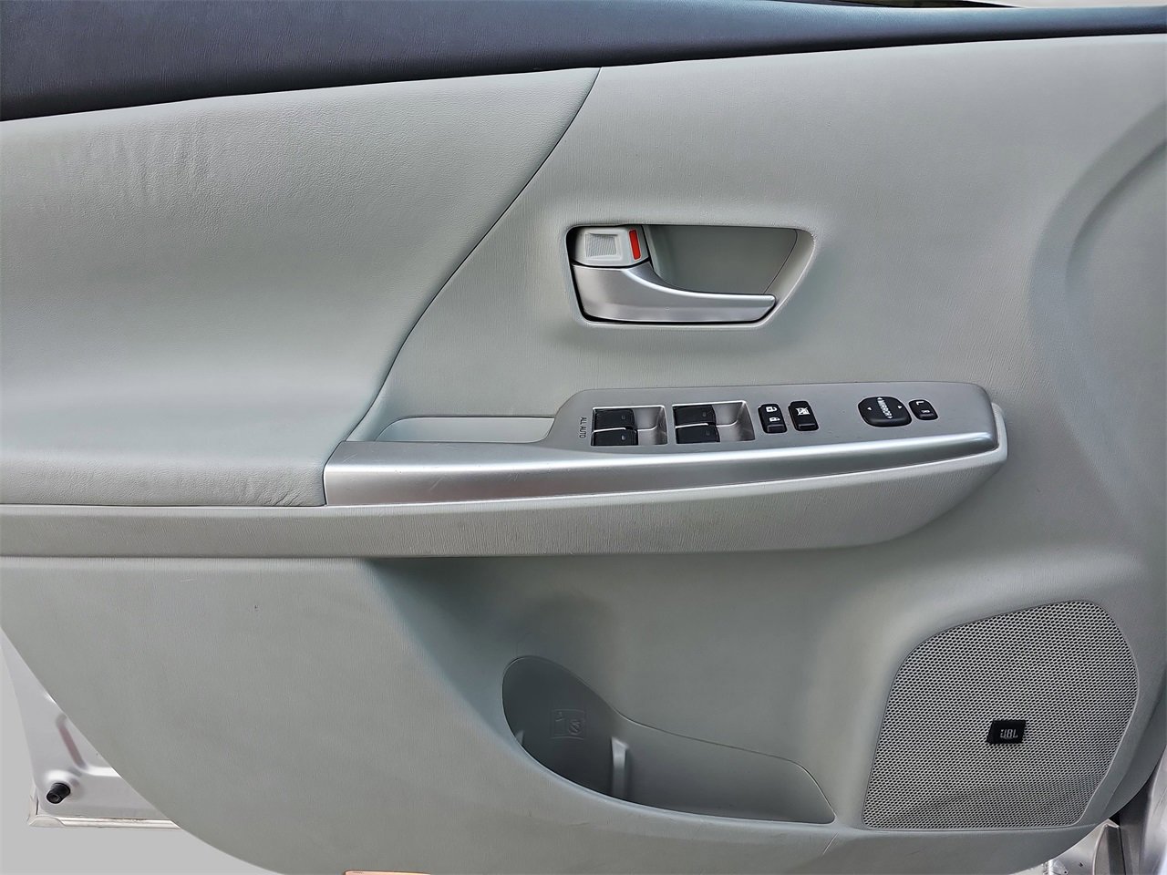 Used 2014 Toyota Prius V Two image 26