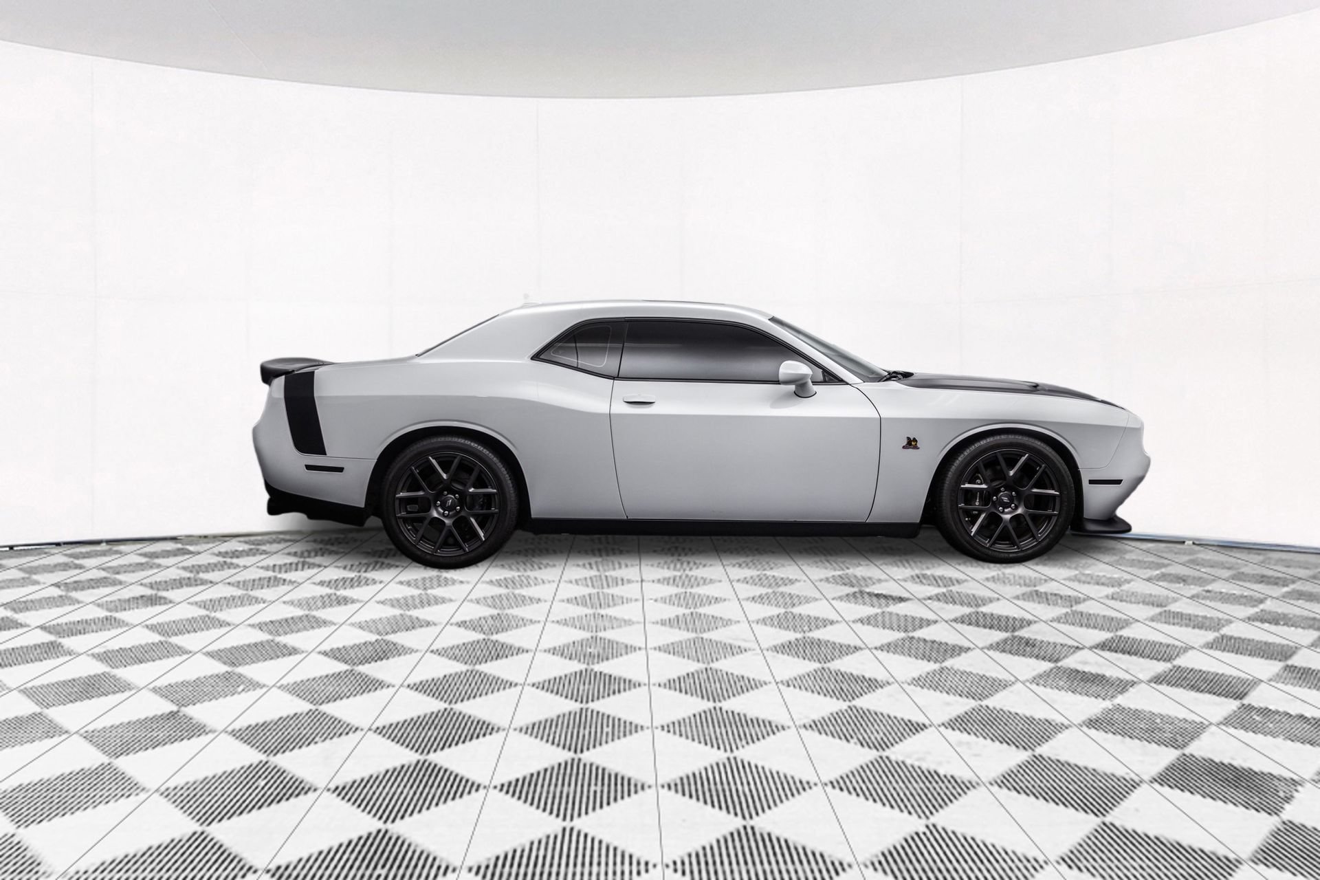 Used 2018 Dodge Challenger R/T Scat Pack w/ Leather Interior Group RWD image 13