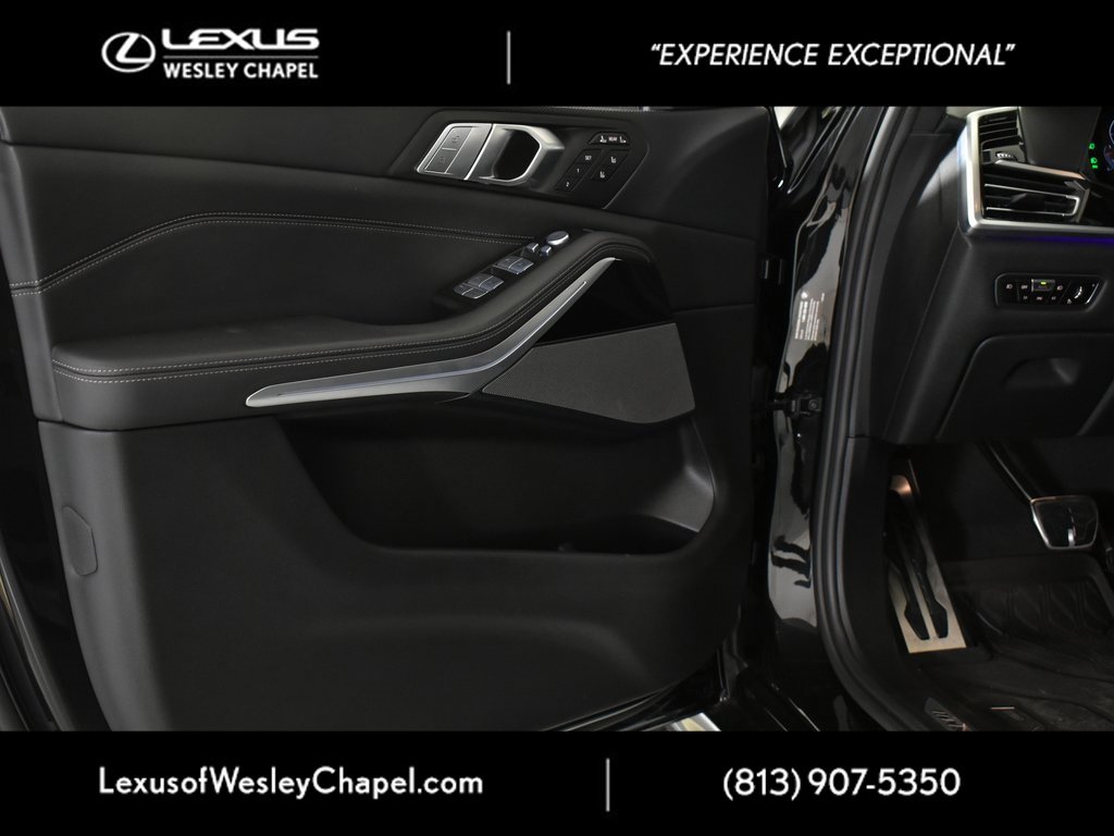 Used 2022 BMW X7 M50i w/ Luxury Seating Package image 18