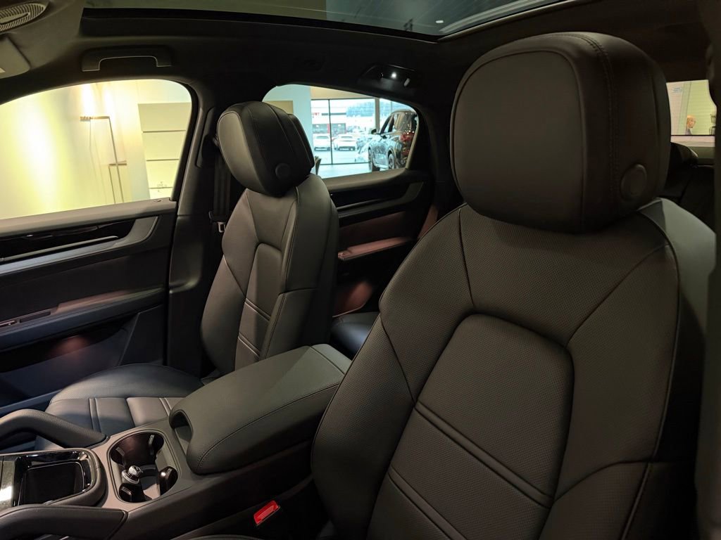 Certified 2026 Porsche Cayenne image 5