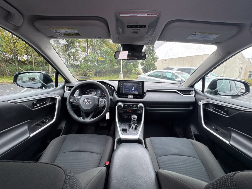 Used 2021 Toyota RAV4 LE AWD/4WD image 12