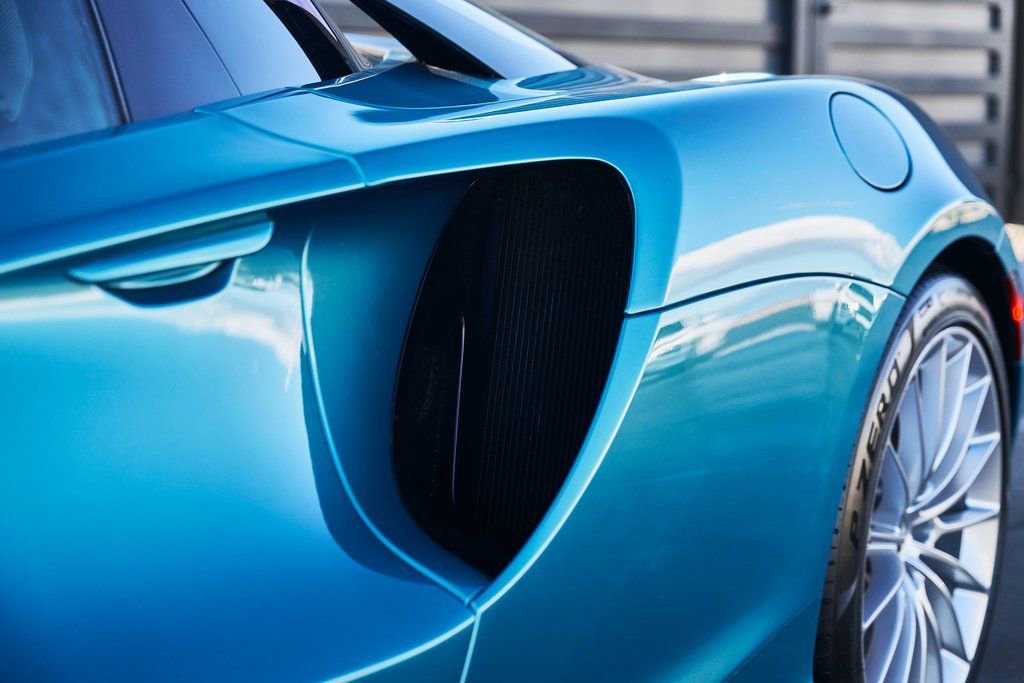 Used 2025 McLaren Artura Spider image 8