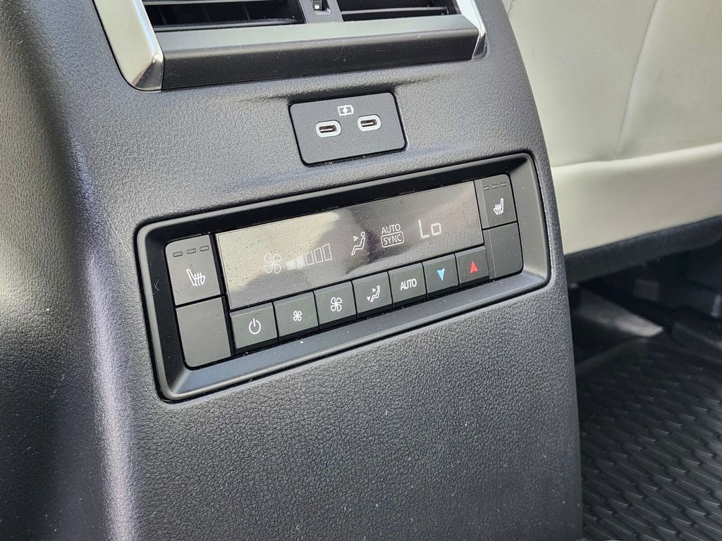 Used 2024 MAZDA CX-90 Plug-In Hybrid w/ Premium Plus AWD/4WD image 15