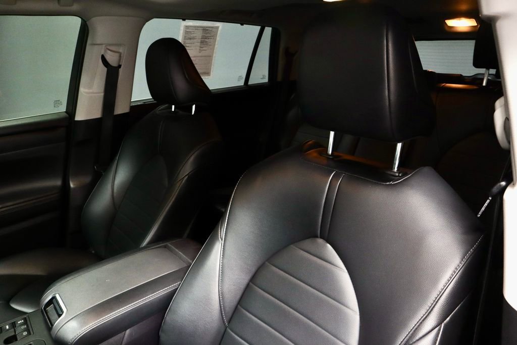 Used 2023 Toyota Highlander XLE AWD/4WD image 27