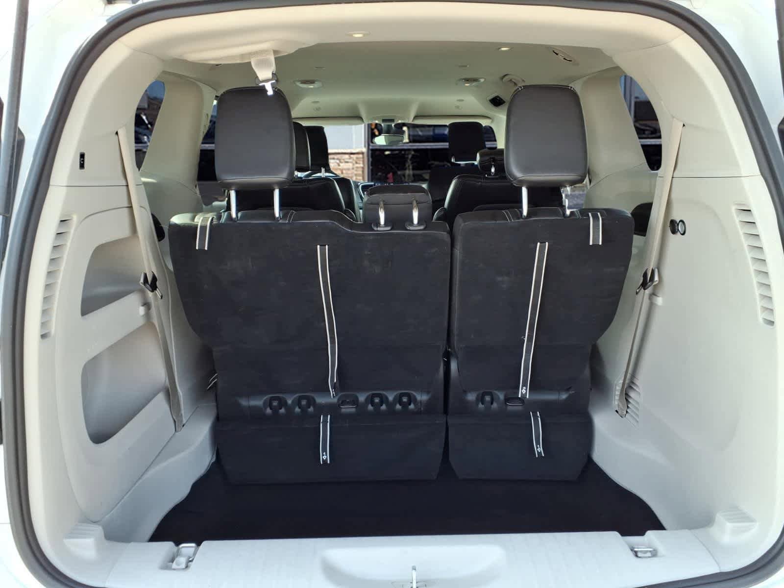 Used 2024 Chrysler Pacifica Touring-L FWD image 4