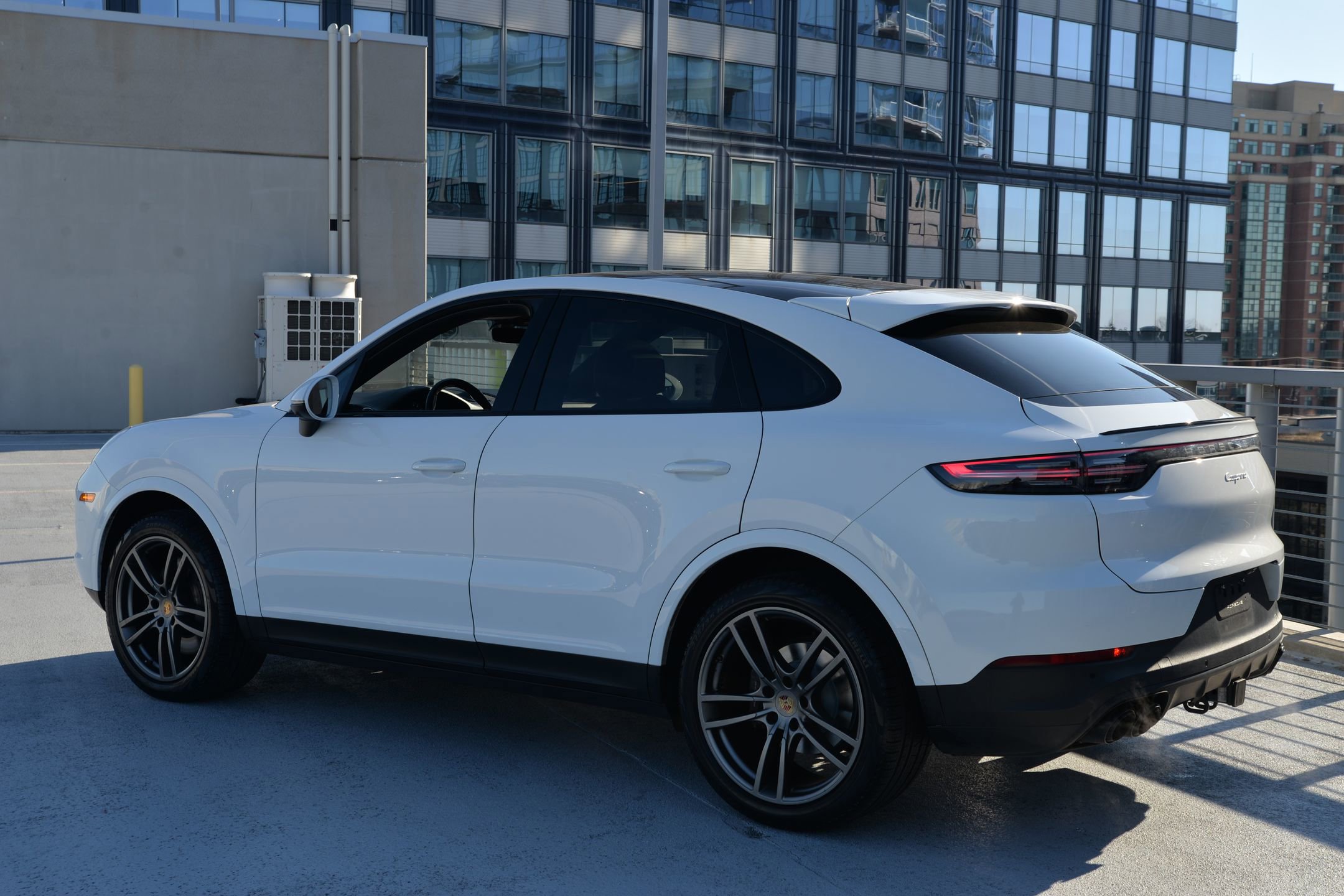 Certified 2023 Porsche Cayenne Platinum Edition image 3