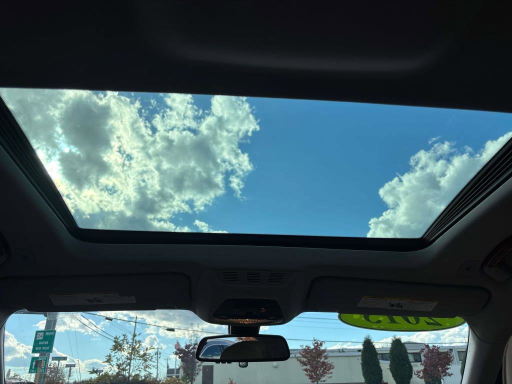 Used 2013 BMW 750i xDrive image 9