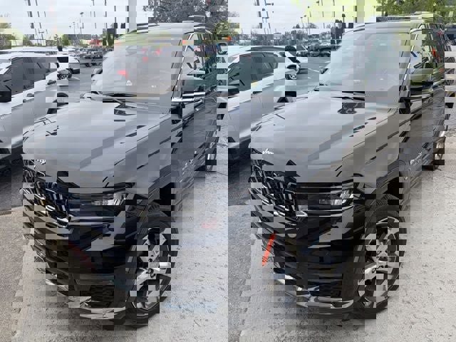 Used 2022 Jeep Grand Cherokee L Limited image 2
