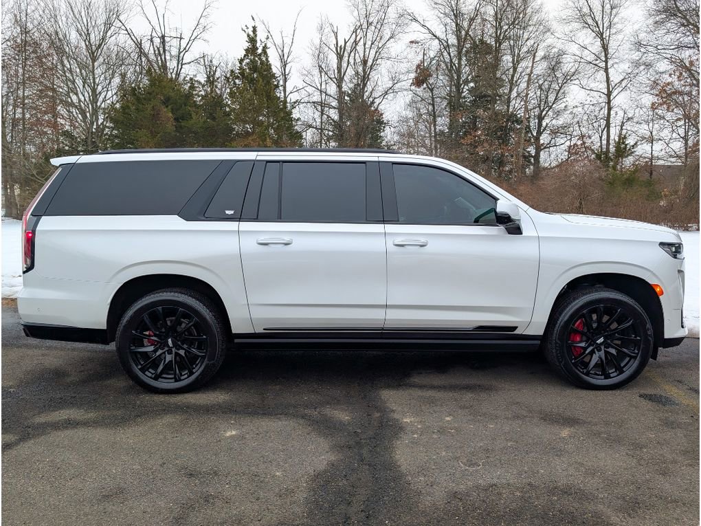 Used 2022 Cadillac Escalade ESV Sport Platinum w/ LPO, ONYX Package image 5