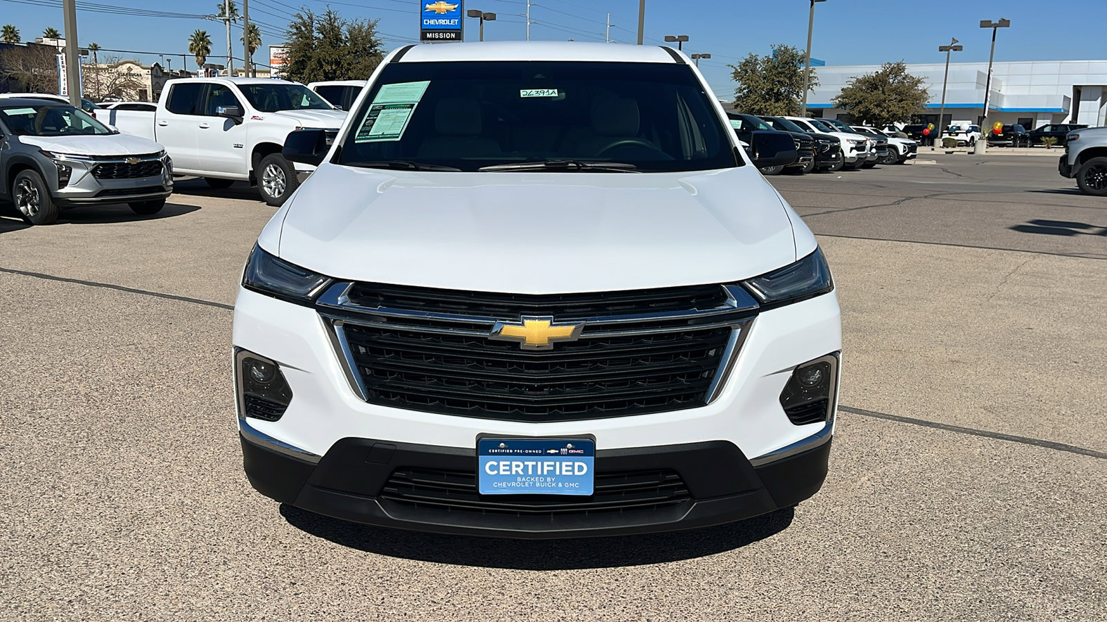 Used 2023 Chevrolet Traverse LS image 2