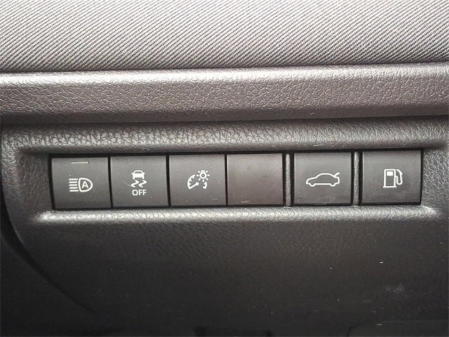 Used 2025 Toyota Camry LE image 28