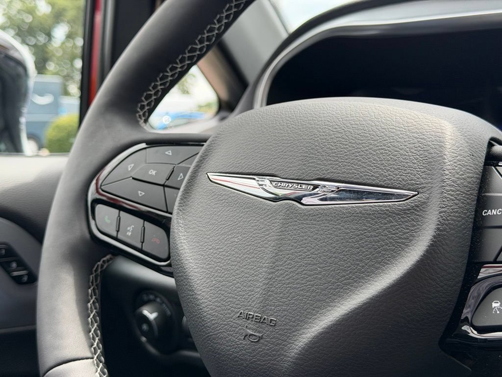Used 2025 Chrysler Pacifica Limited w/ Uconnect Theater Family Group AWD/4WD image 17