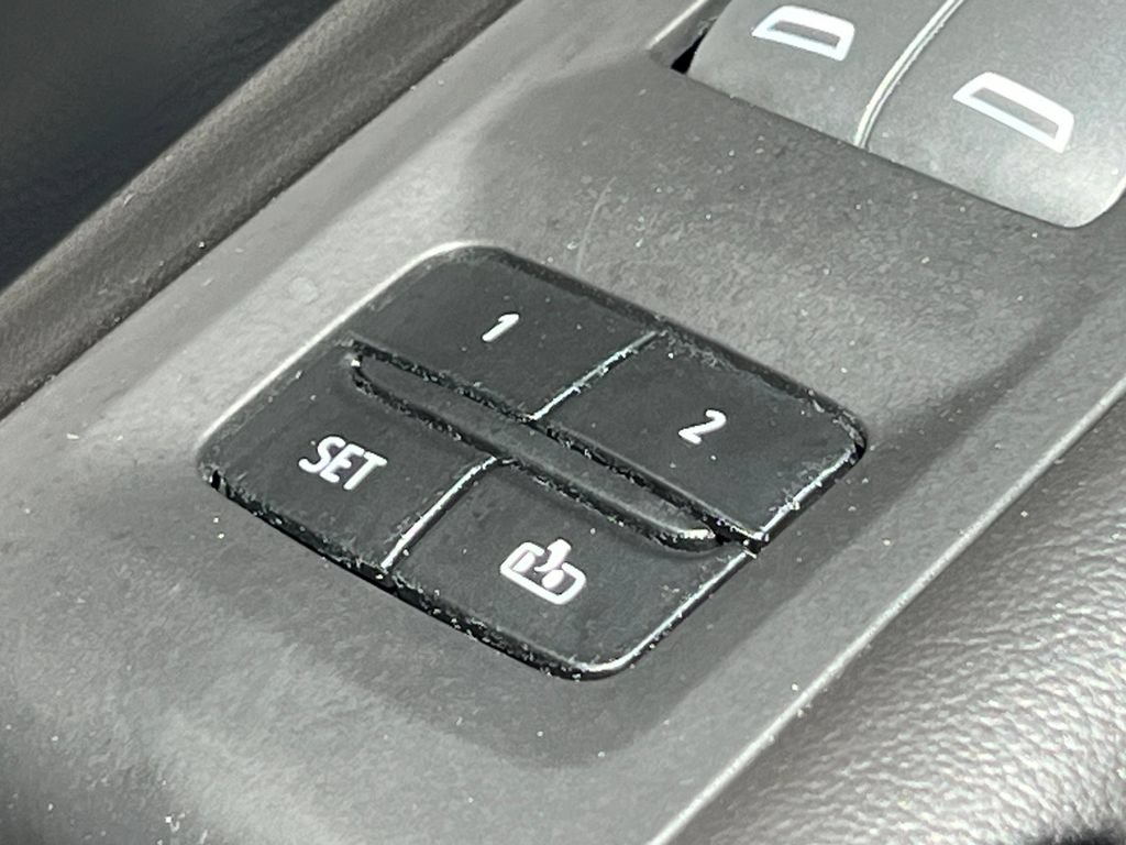 Used 2024 GMC Yukon XL SLT w/ SLT Luxury Package AWD/4WD image 19
