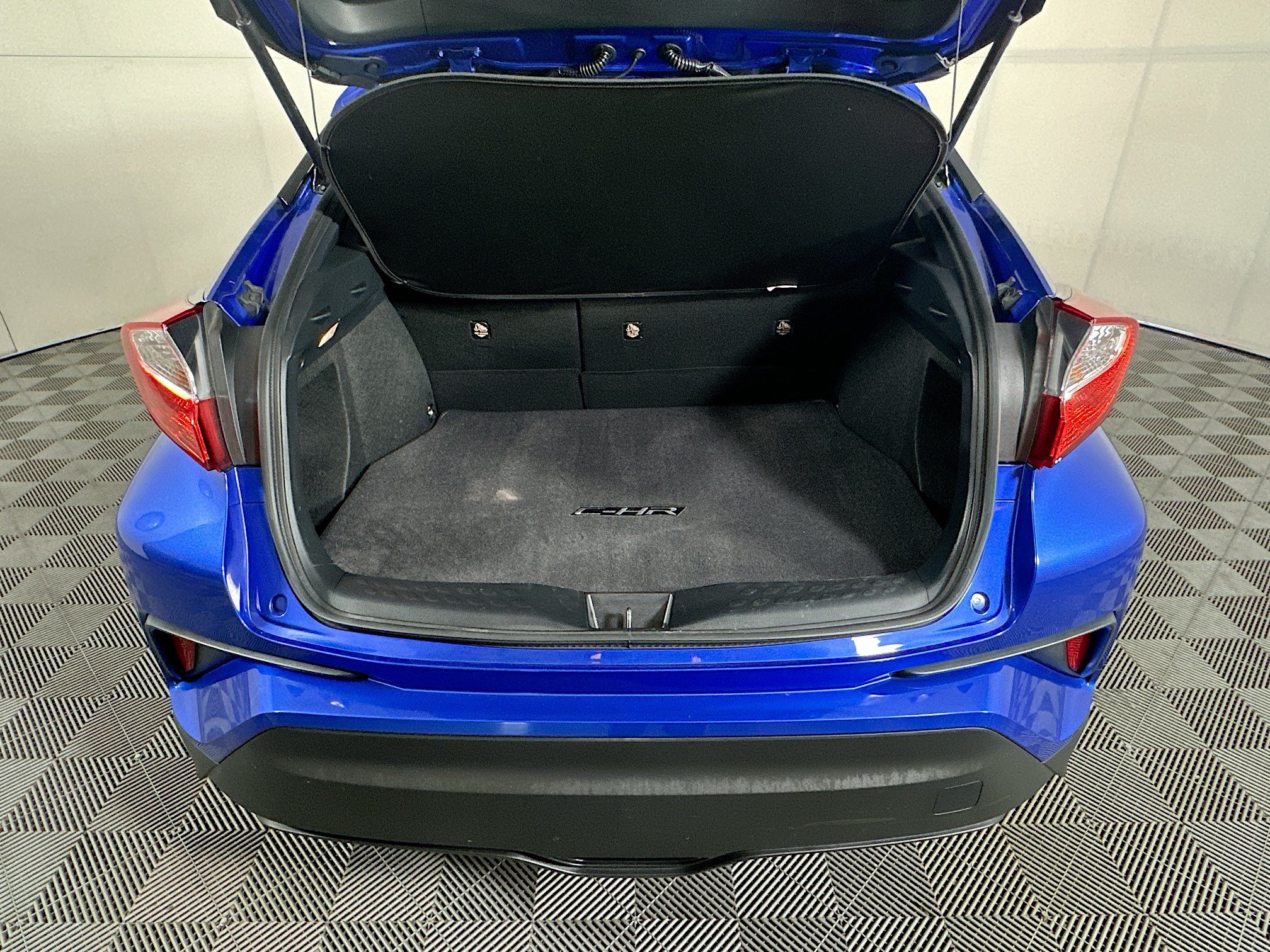 Used 2021 Toyota C-HR XLE FWD image 31