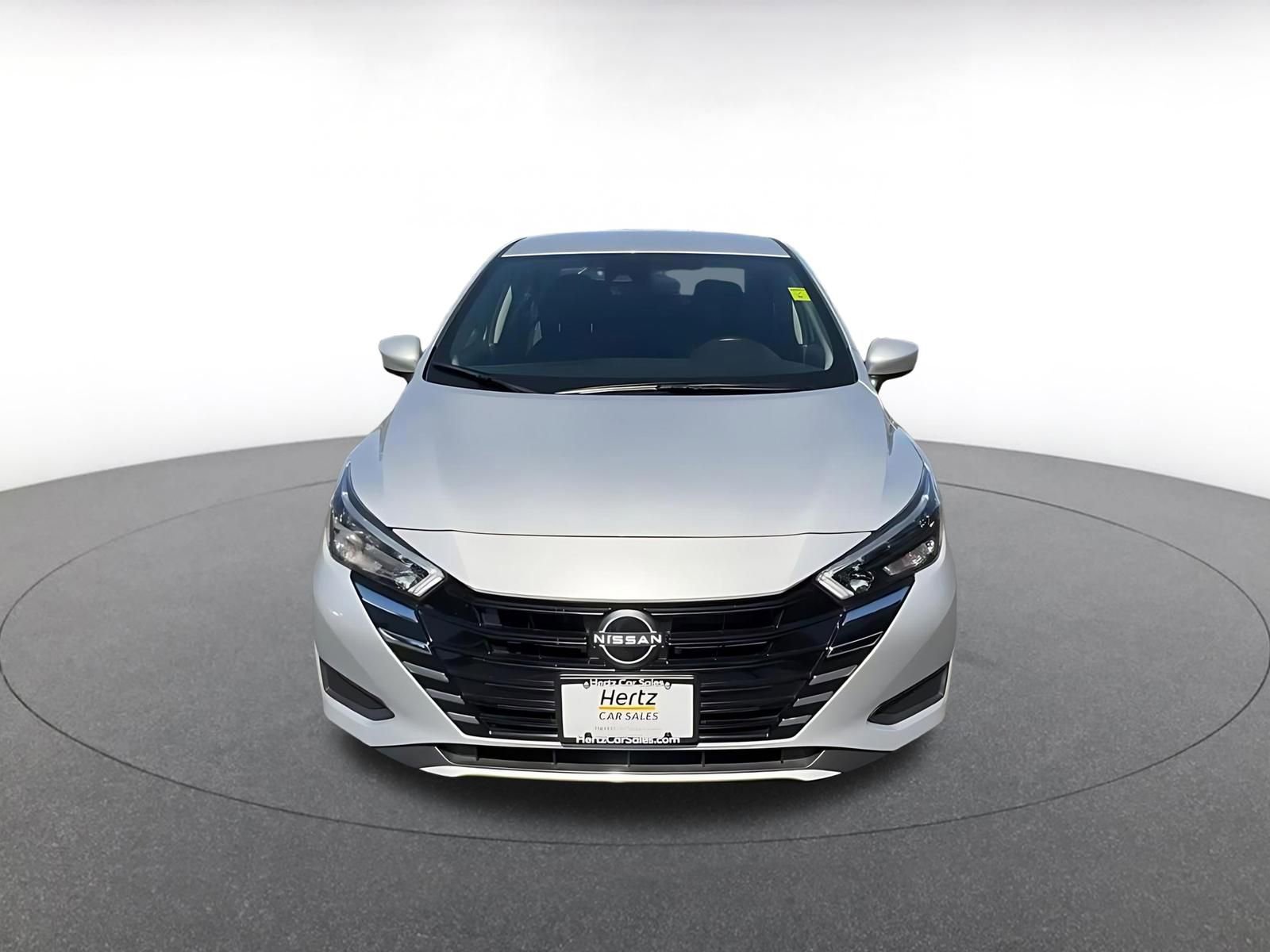 Used 2025 Nissan Versa SV image 4