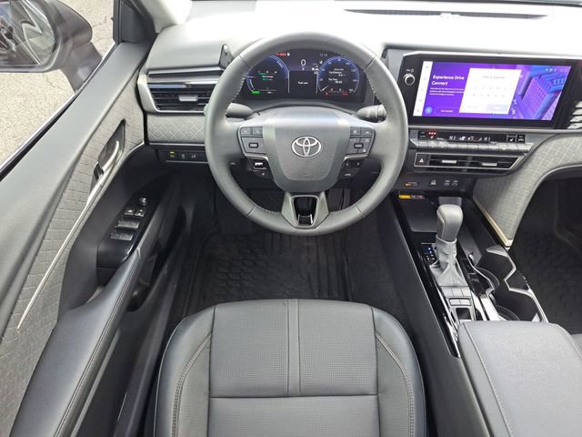 Used 2025 Toyota Camry XLE image 6