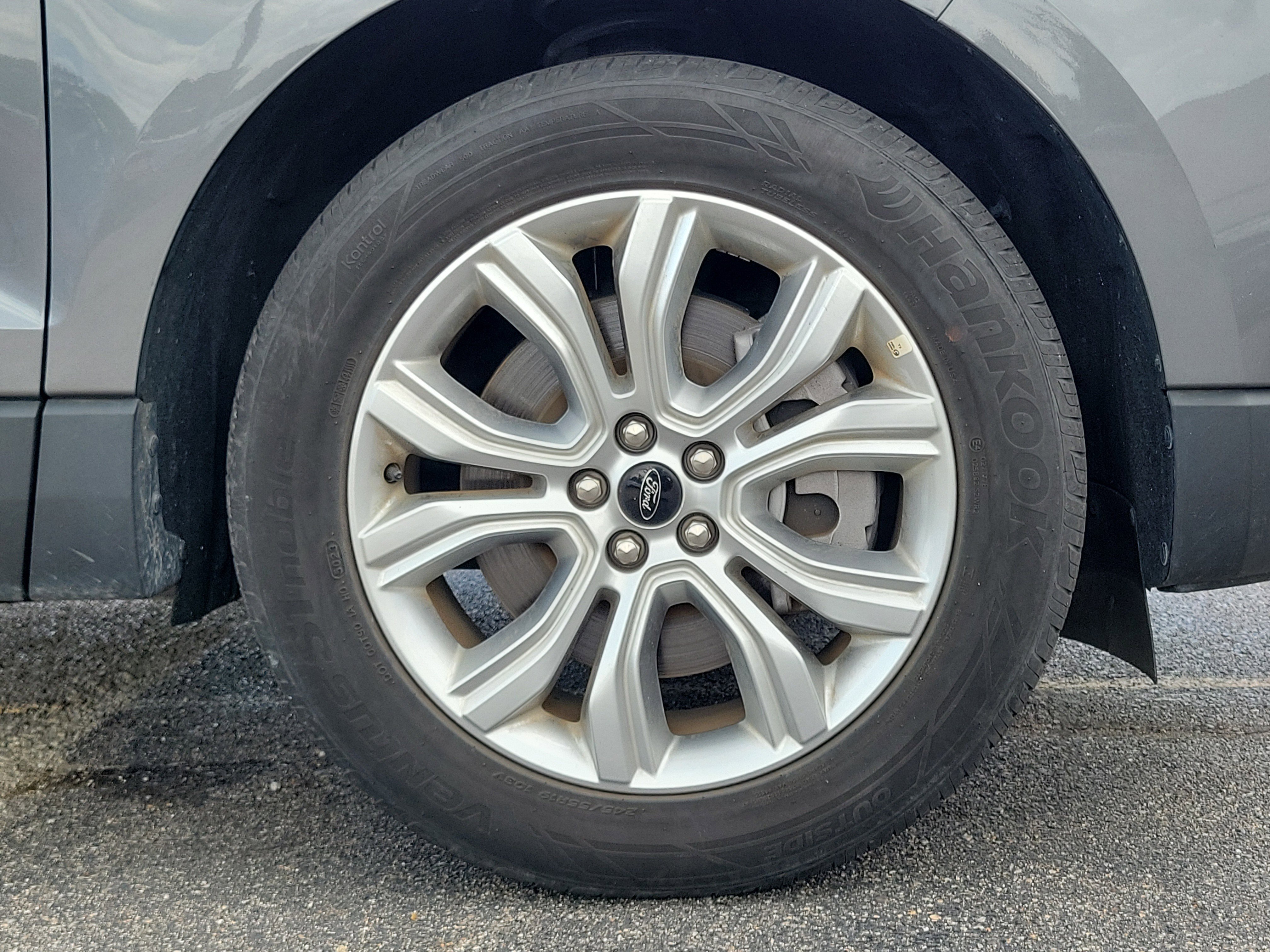 Used 2024 Ford Edge Titanium image 5