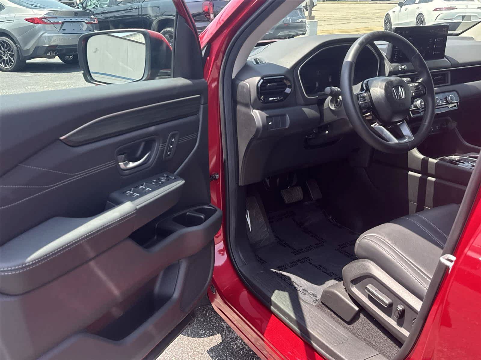 Used 2026 Honda Pilot Touring image 2