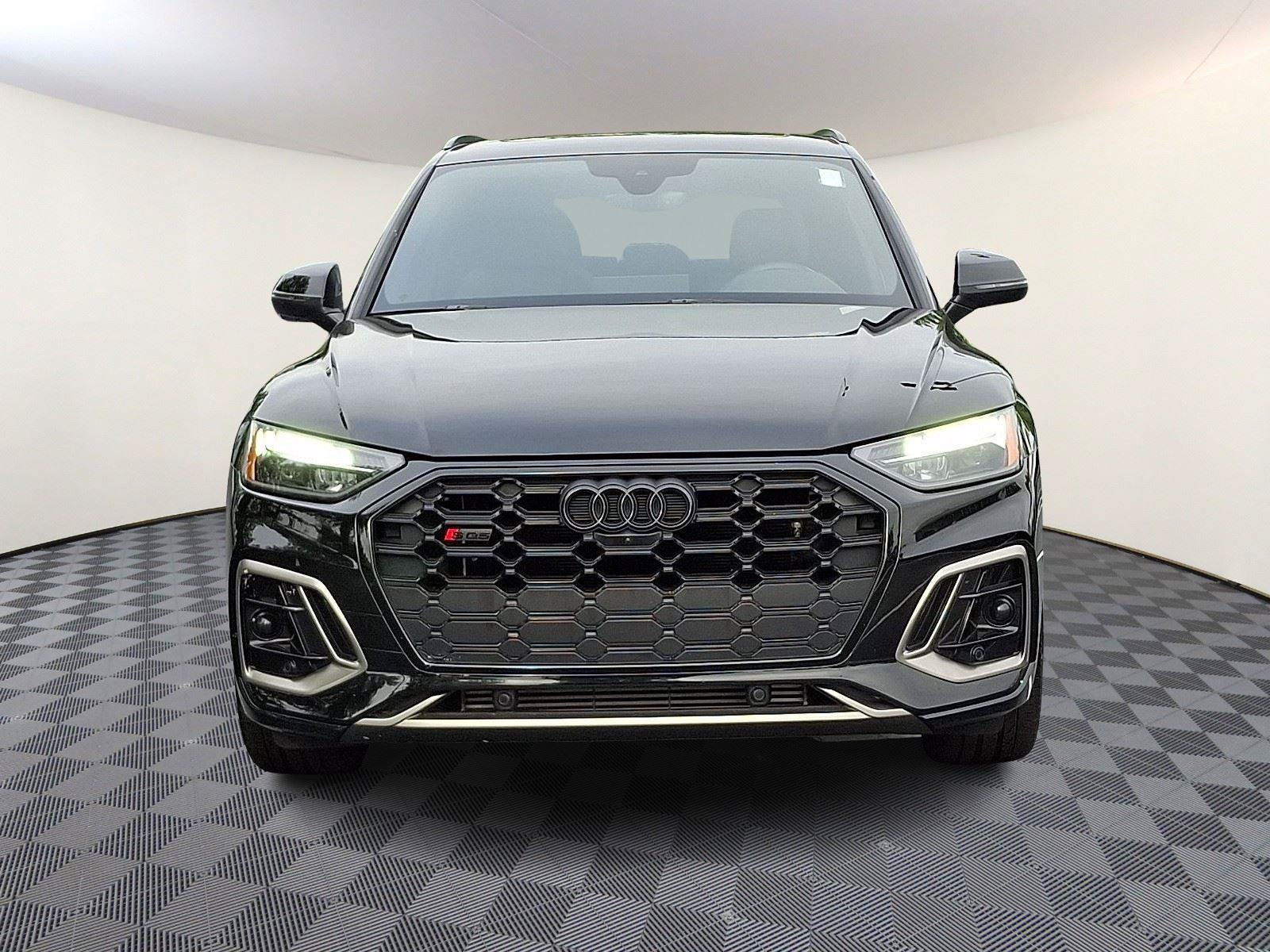 Used 2025 Audi SQ5 Premium Plus w/ Premium Plus Package AWD/4WD image 2