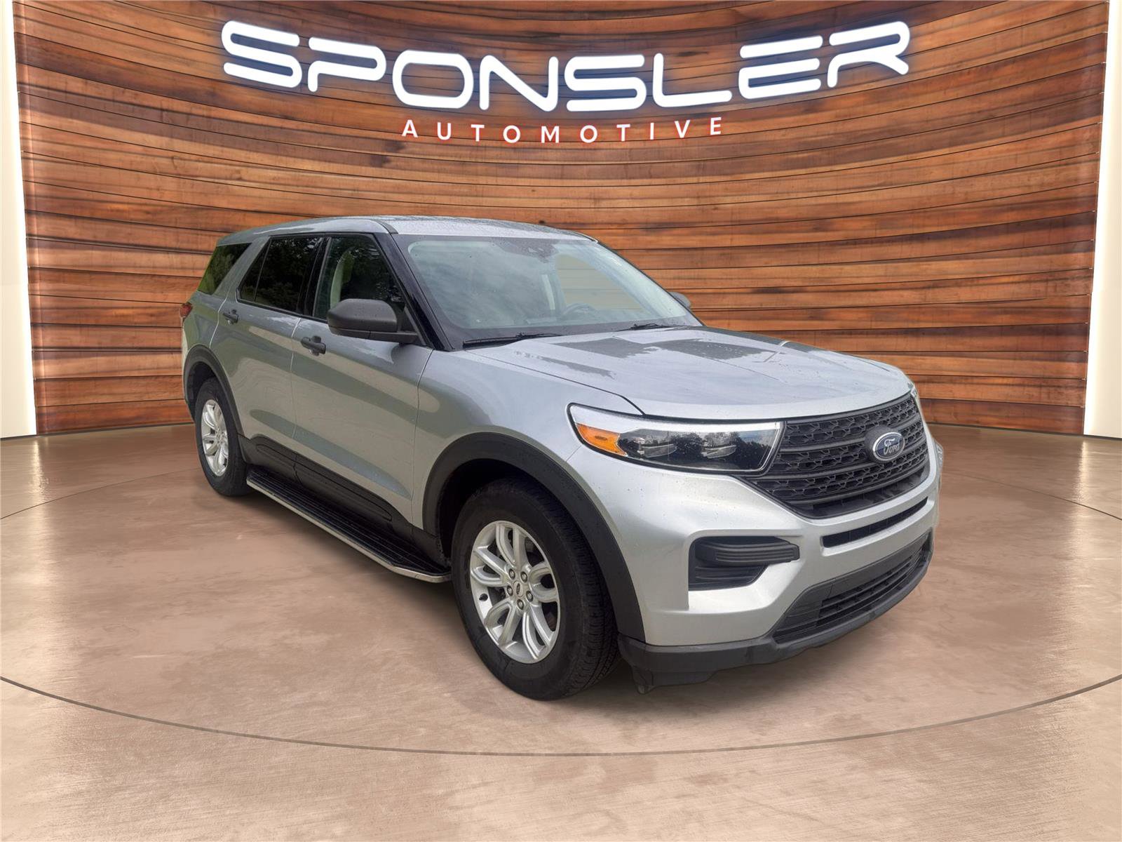 Used 2021 Ford Explorer 4WD w/ Class III Trailer Tow Package image 9