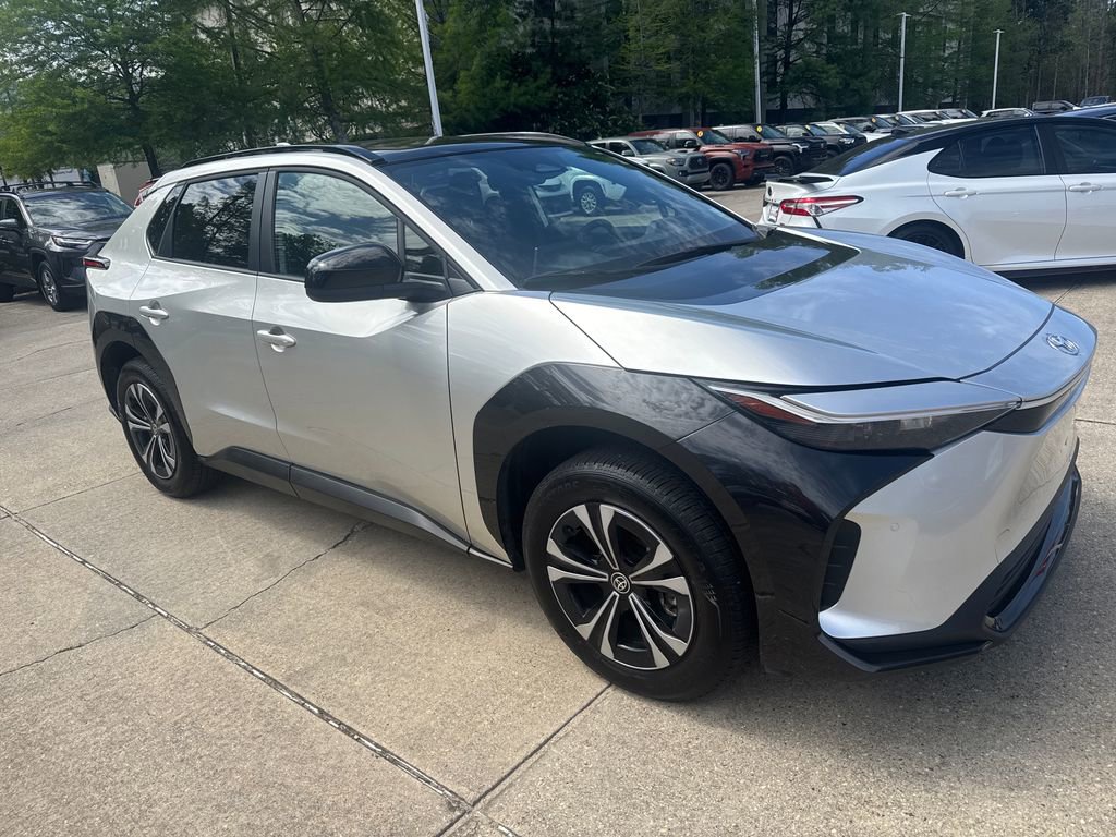 Used 2024 Toyota bZ4X XLE image 9