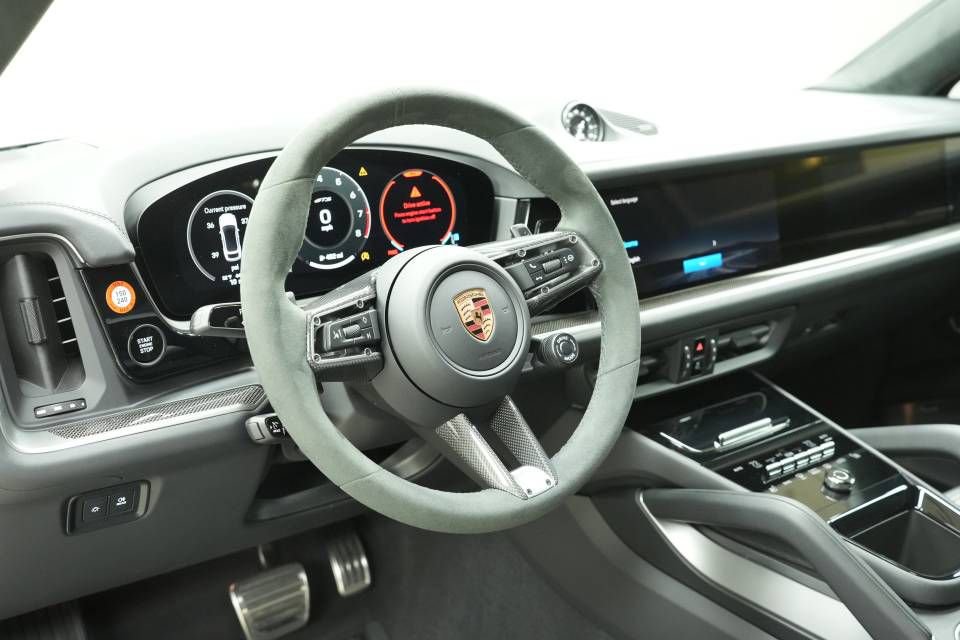 New 2026 Porsche Cayenne GTS image 4