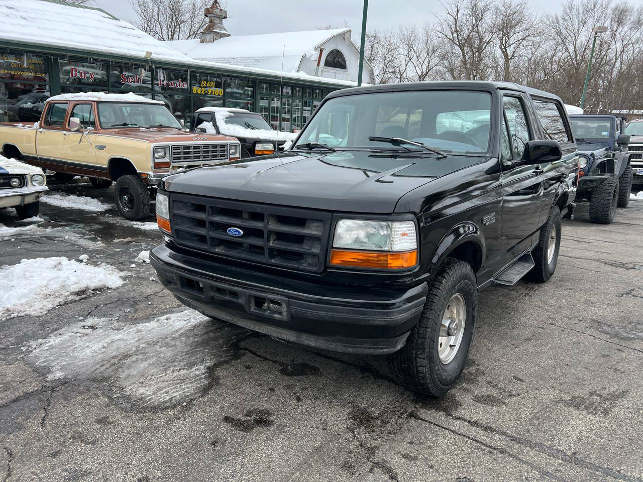 Used 1995 Ford Bronco XLT image 2