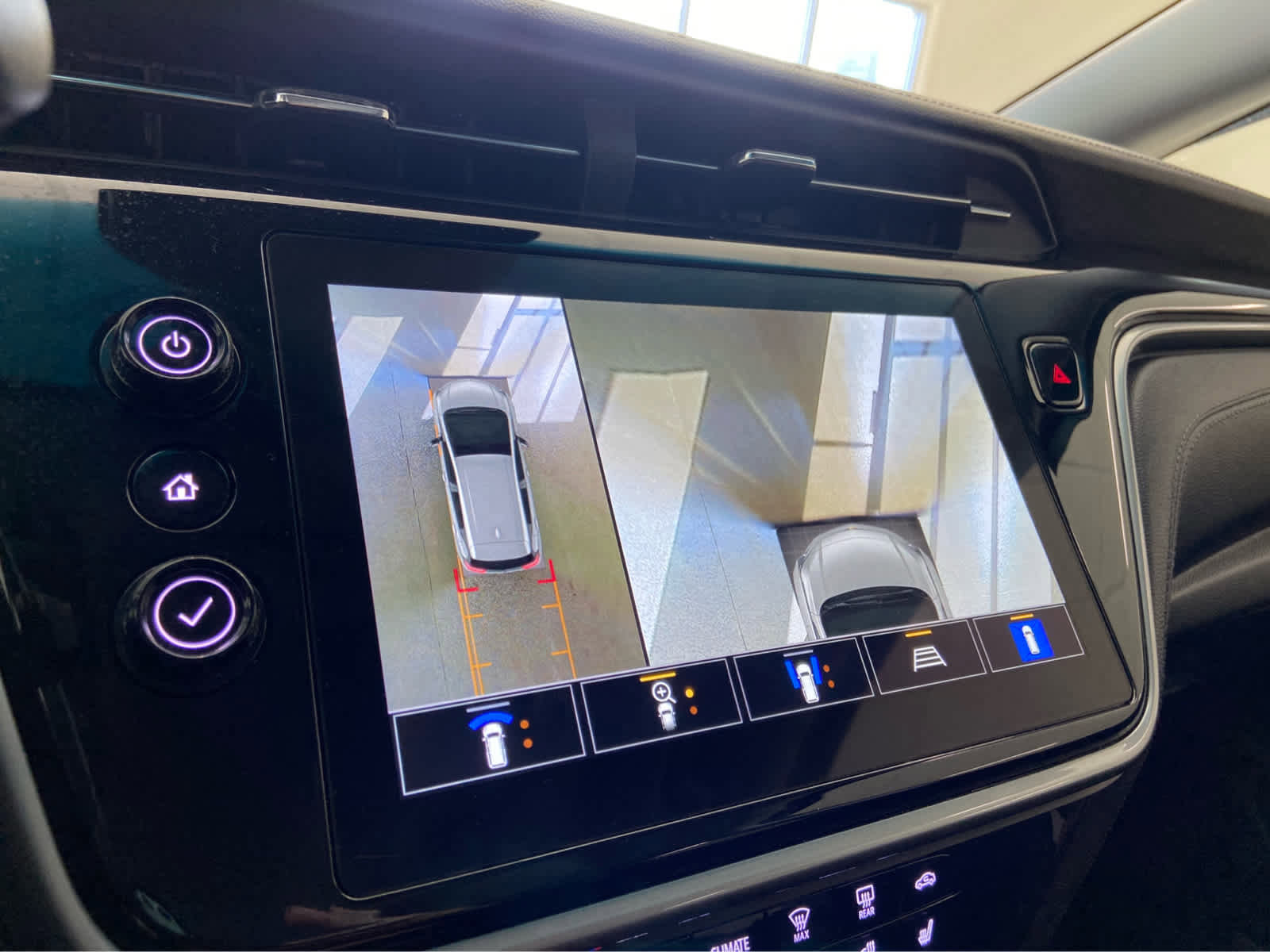 Used 2023 Chevrolet Bolt LT w/ Infotainment Package image 32