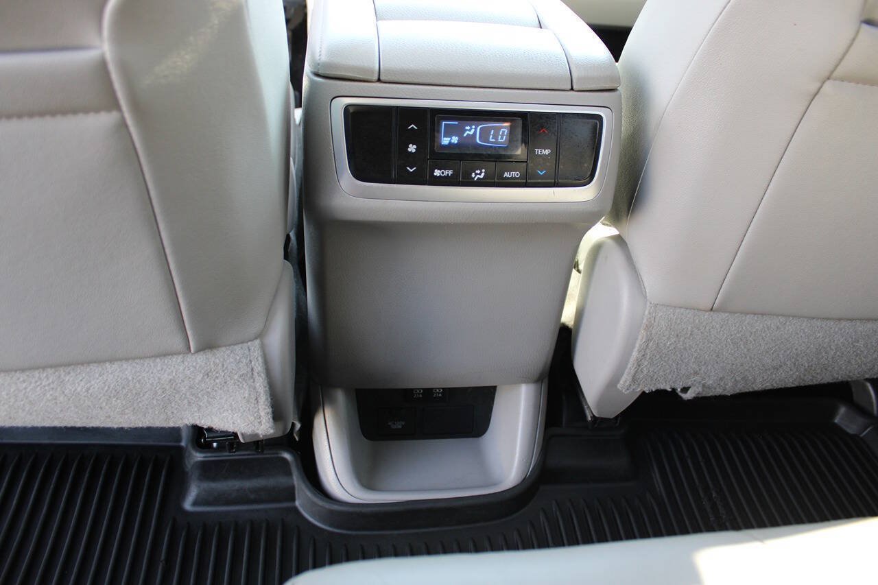 Used 2018 Toyota Highlander XLE AWD/4WD image 36