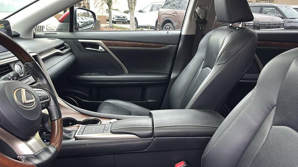 Used 2022 Lexus RX 350L Premium w/ Premium Package image 24