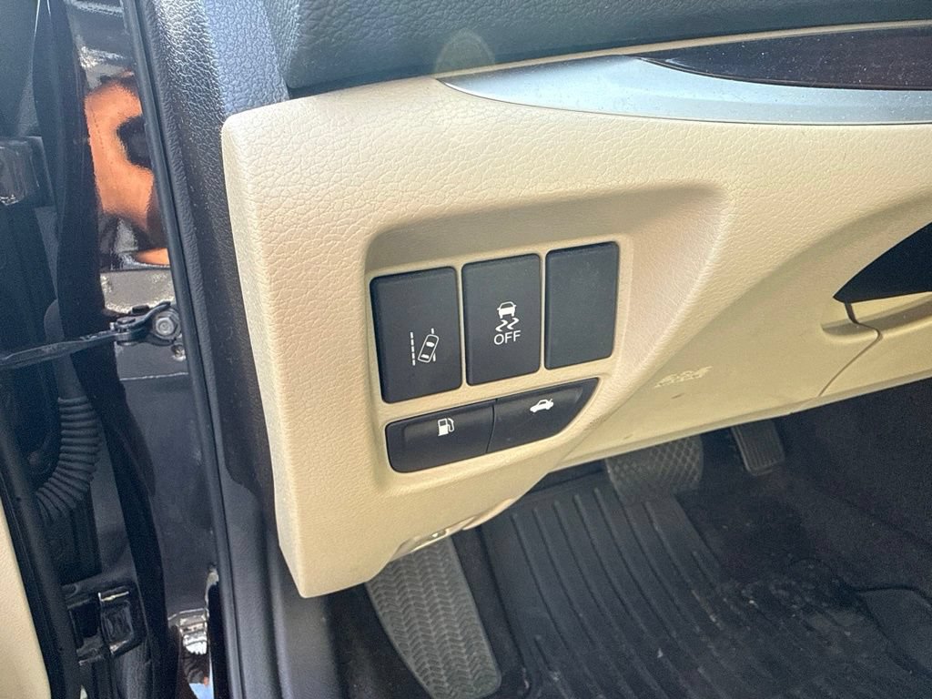 Used 2017 Acura TLX w/ Technology Package FWD image 18