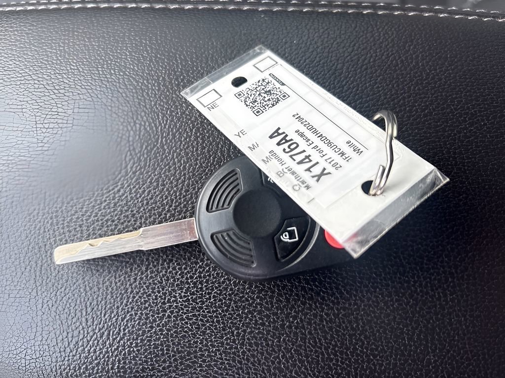 Used 2017 Ford Escape SE w/ Equipment Group 201A image 28