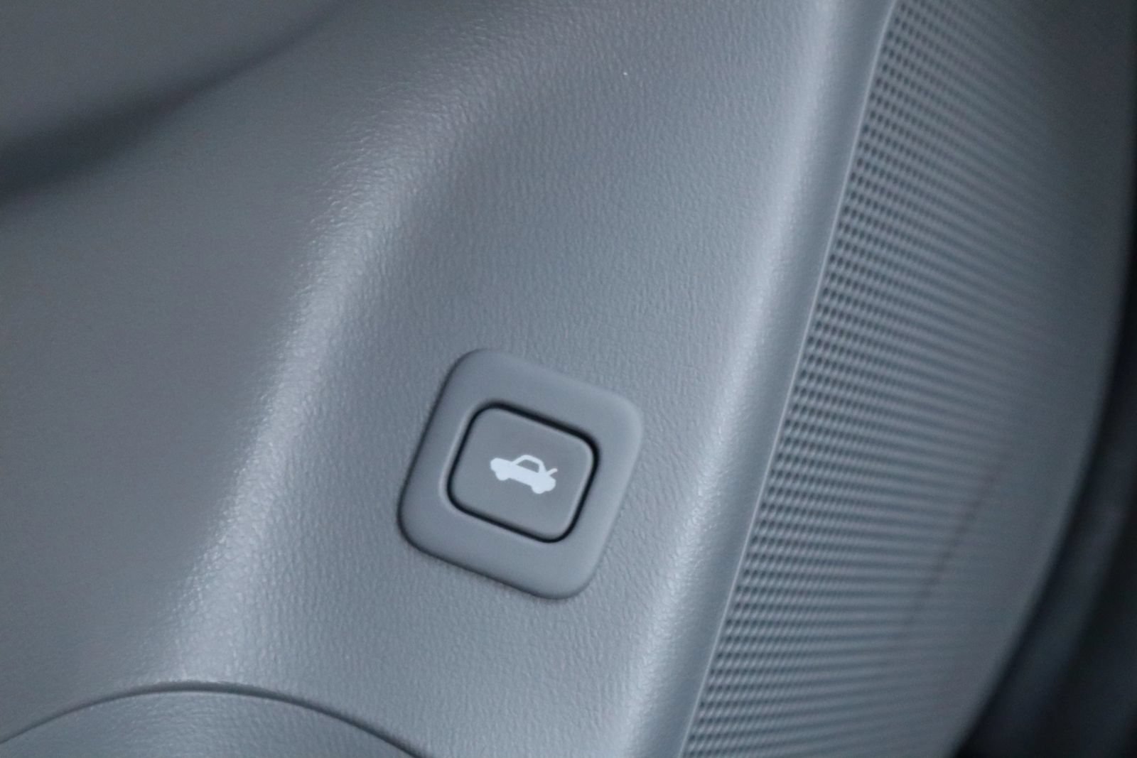 Used 2010 Hyundai Elantra GLS FWD image 25