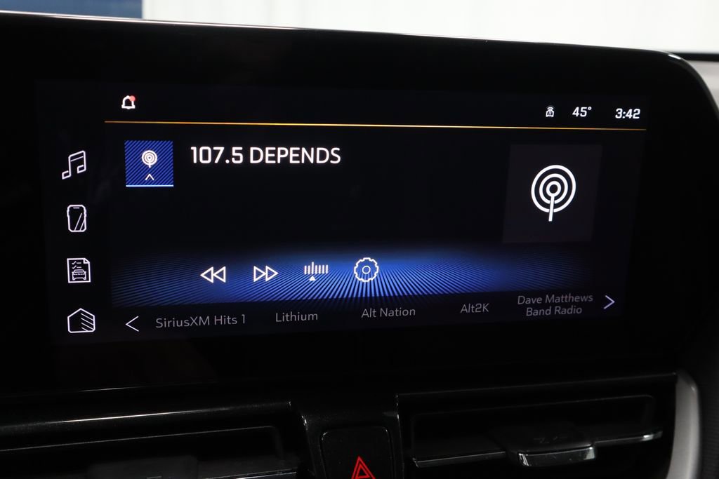 Used 2025 Chevrolet TrailBlazer LT FWD image 2