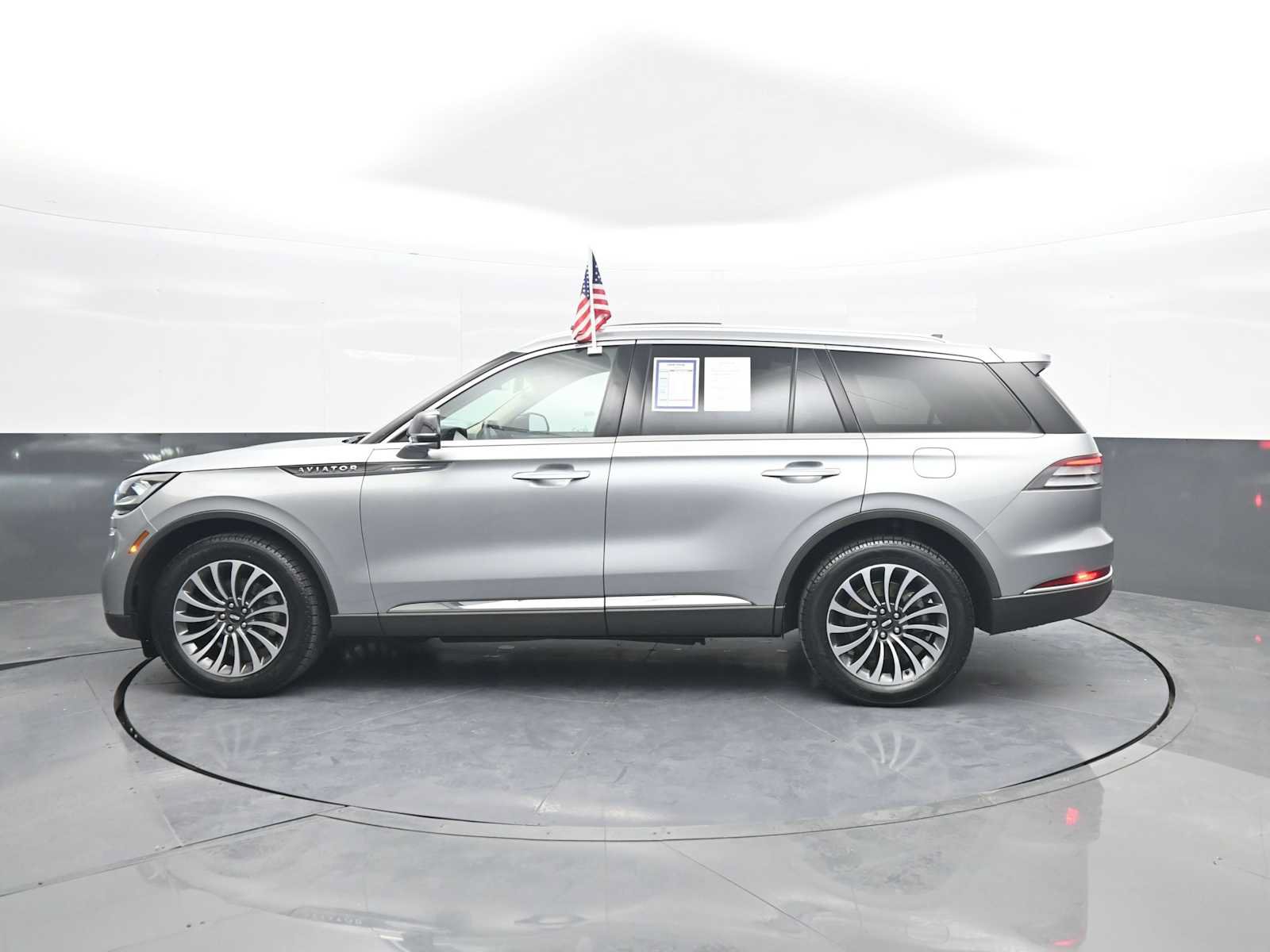 Used 2023 Lincoln Aviator AWD w/ Premium Package image 5