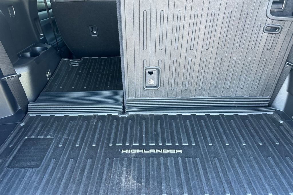 Used 2023 Toyota Highlander XLE w/ Protection Package #3 (TMS) image 16