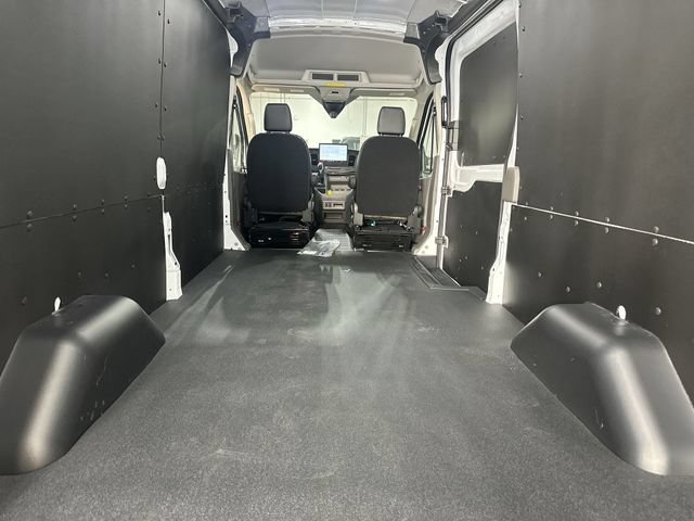 New 2026 Ford Transit 250 148 Medium Roof w/ Load Area Protection Package RWD image 26
