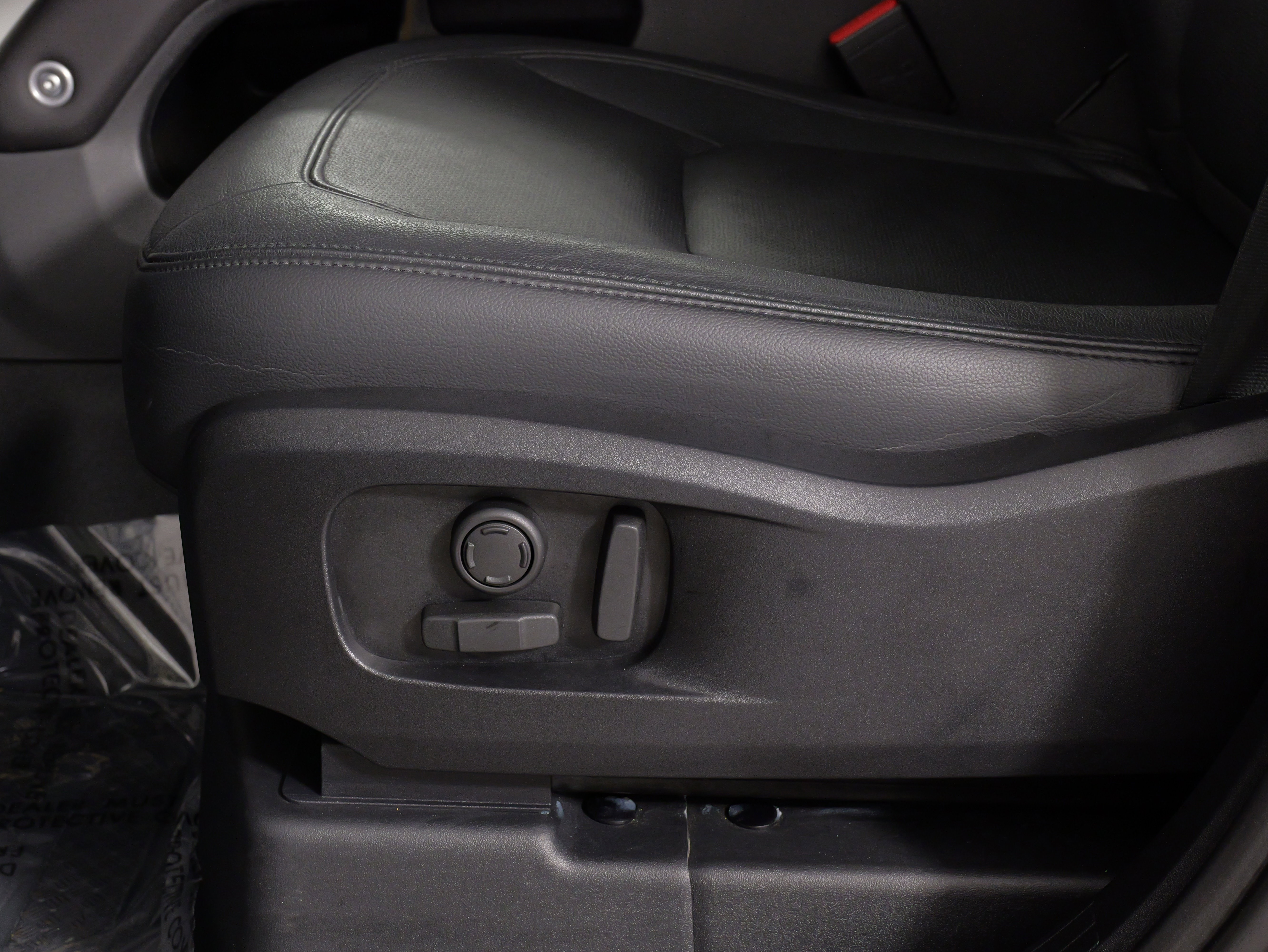 Used 2024 Land Rover Defender 110 S image 40