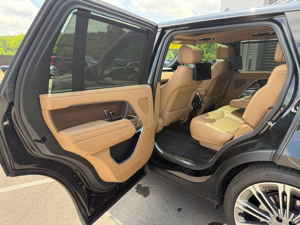 Certified 2025 Land Rover Range Rover Long Wheelbase SE AWD/4WD image 17