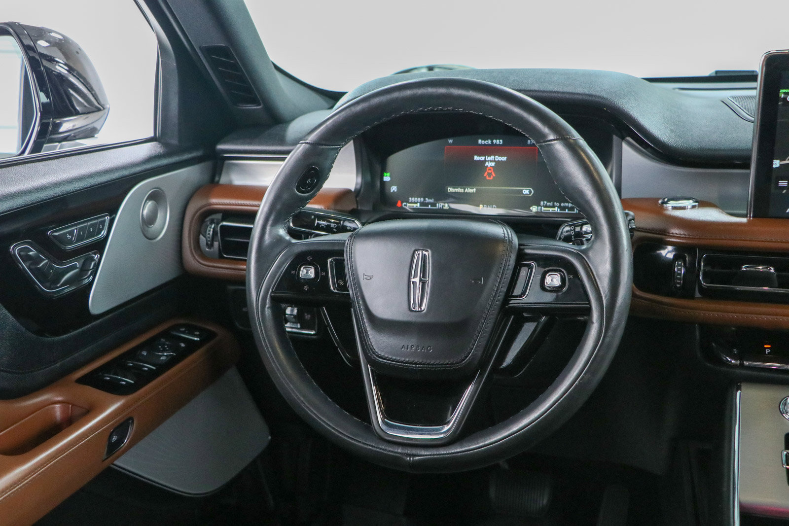 Used 2022 Lincoln Aviator Reserve w/ Equipment Group 201A AWD/4WD image 12