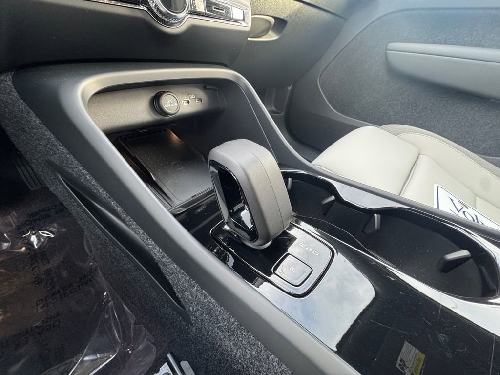 Used 2026 Volvo EX40 Plus w/ Climate Package image 15