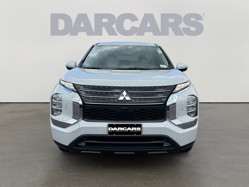 Used 2022 Mitsubishi Outlander ES AWD/4WD image 2