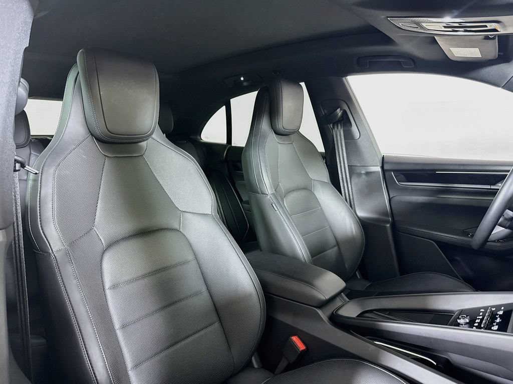 Certified 2025 Porsche Macan Electric RWD image 18