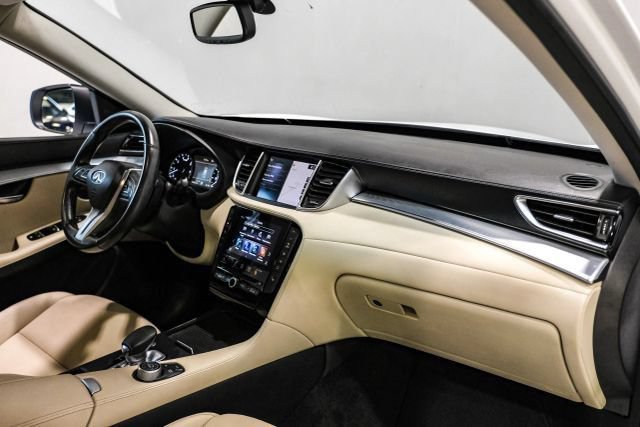 Used 2020 INFINITI QX50 Luxe w/ Navigation Package FWD image 17