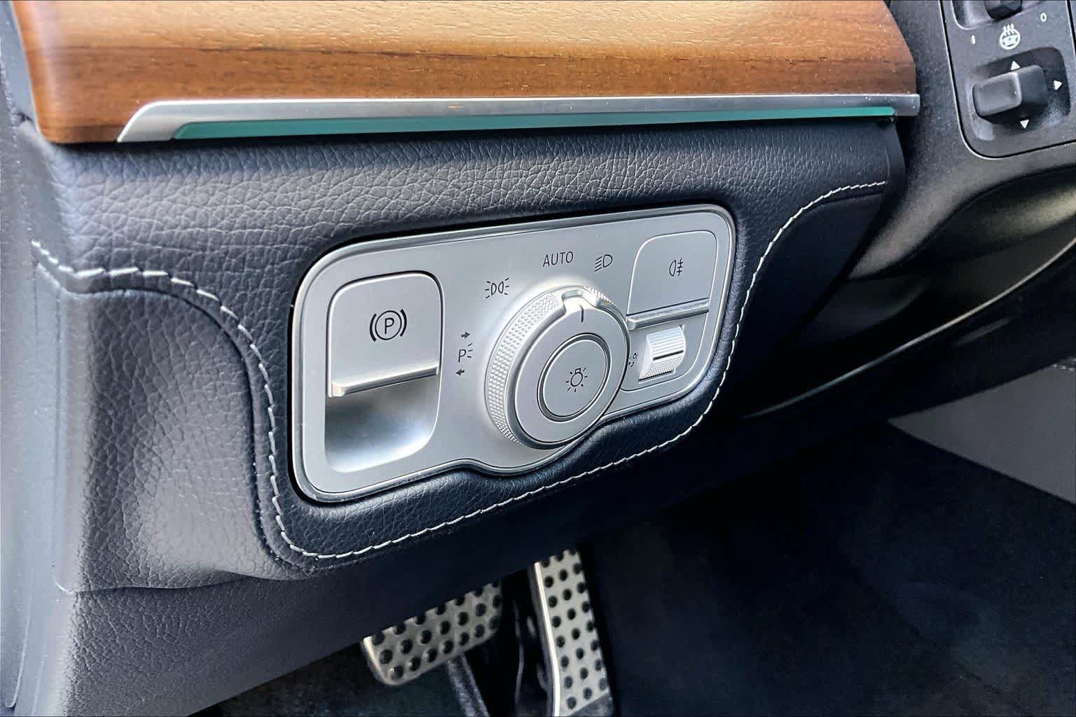 Used 2021 Mercedes-Benz GLS 580 4MATIC image 33