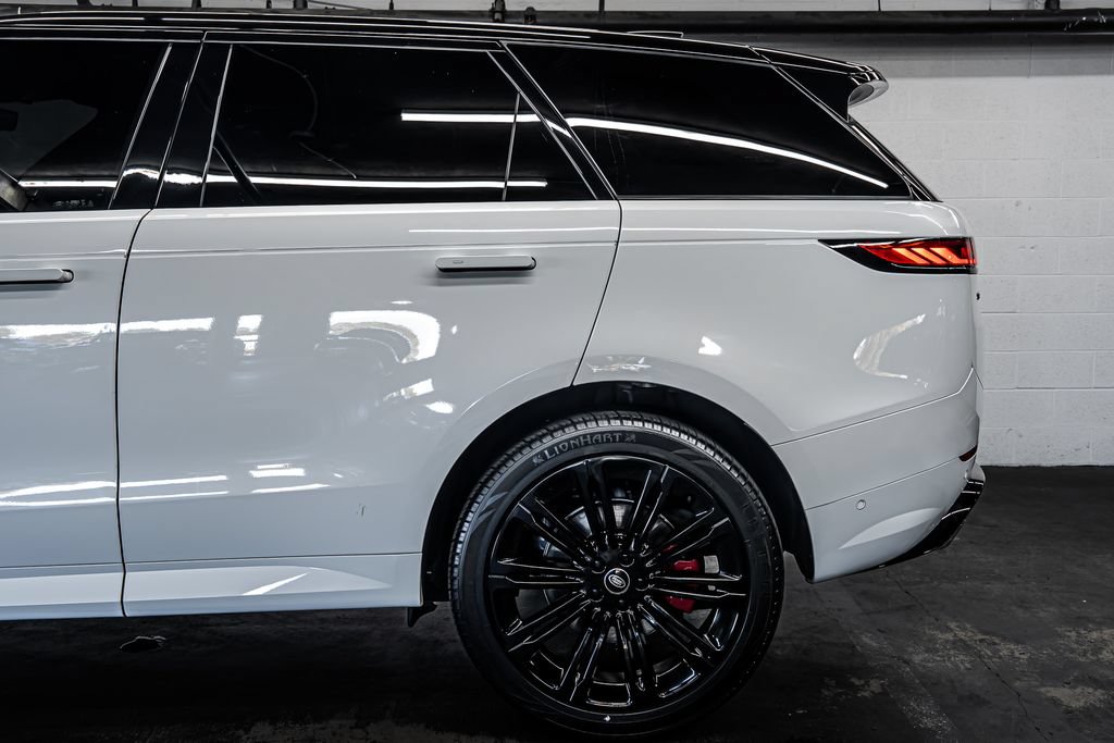 Used 2024 Land Rover Range Rover Sport Dynamic SE AWD/4WD image 13