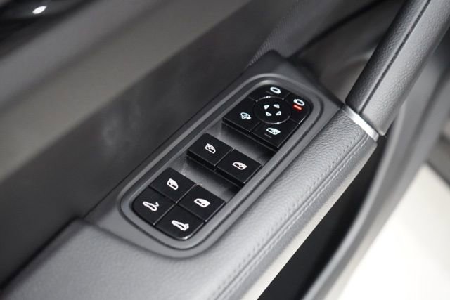 Used 2021 Porsche Cayenne AWD/4WD image 18