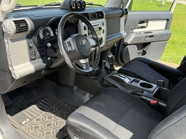 Used 2010 Toyota FJ Cruiser 4WD image 9