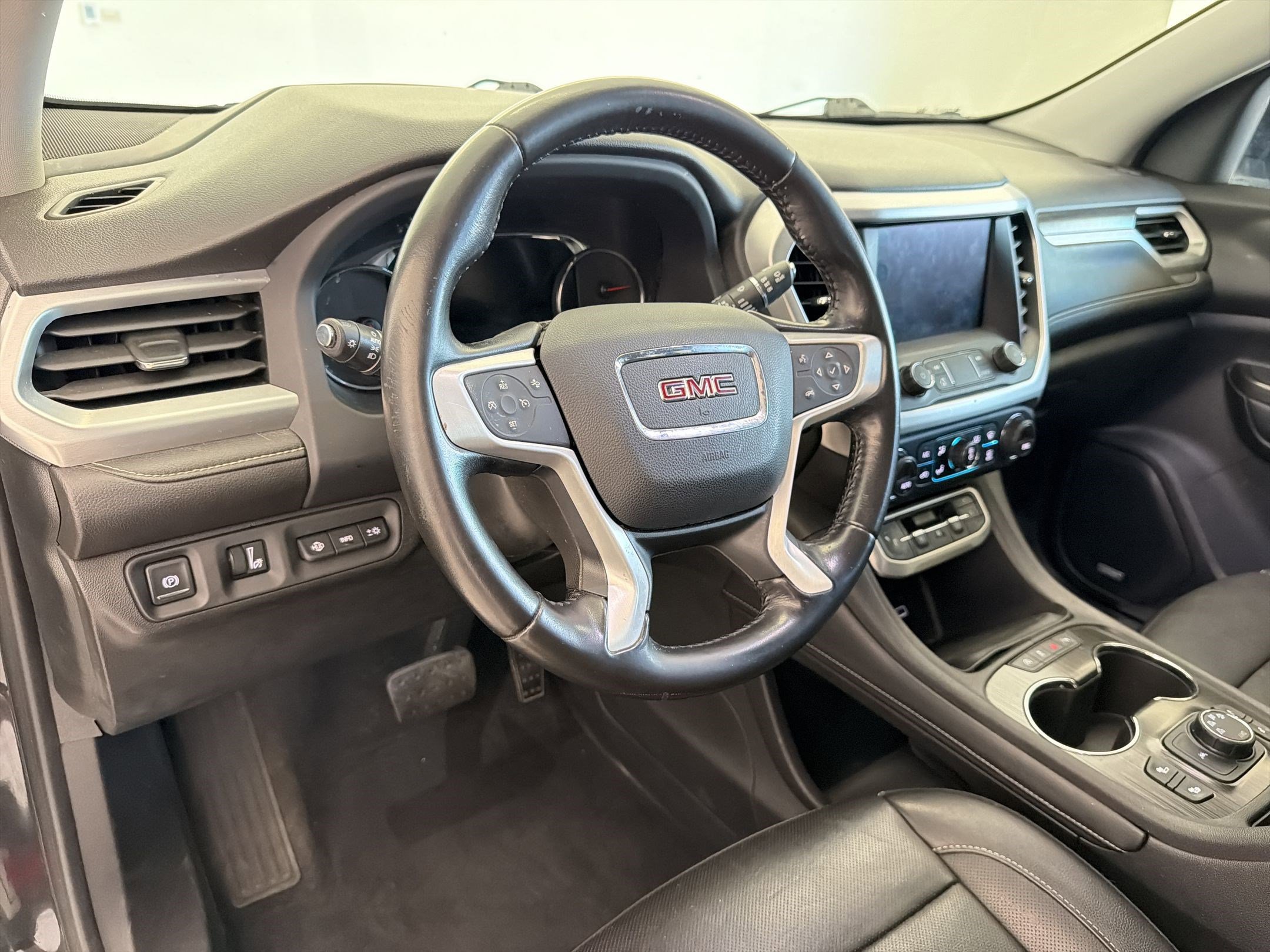 Used 2020 GMC Acadia SLT w/ Driver Alert Package II image 4