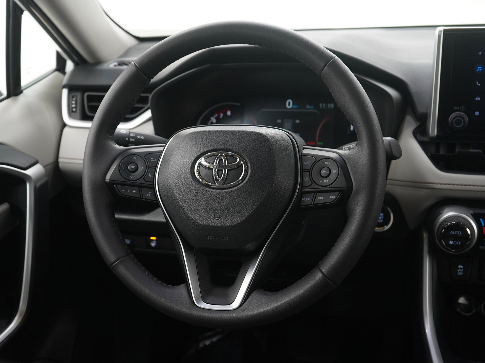Used 2025 Toyota RAV4 XLE w/ Convenience Package AWD/4WD image 14